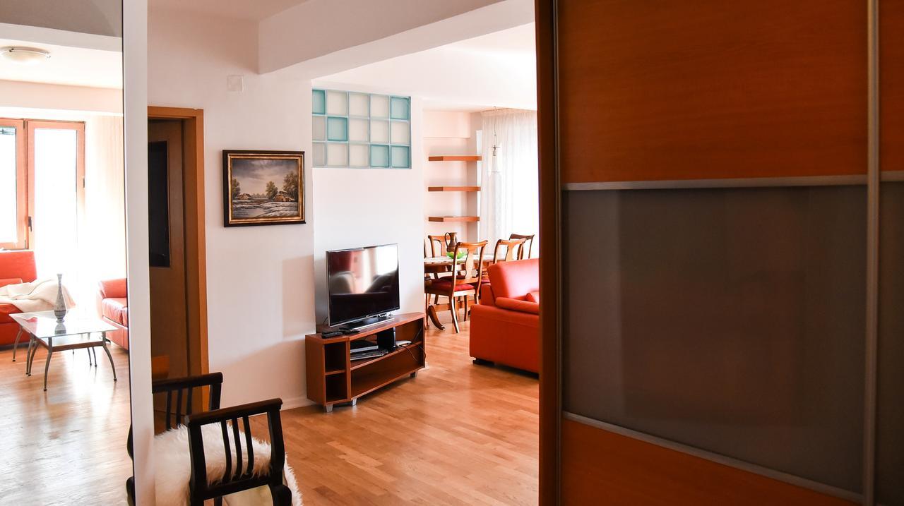 3 Bedroom Home With Parking Garage In The Heart Of Escópia Exterior foto