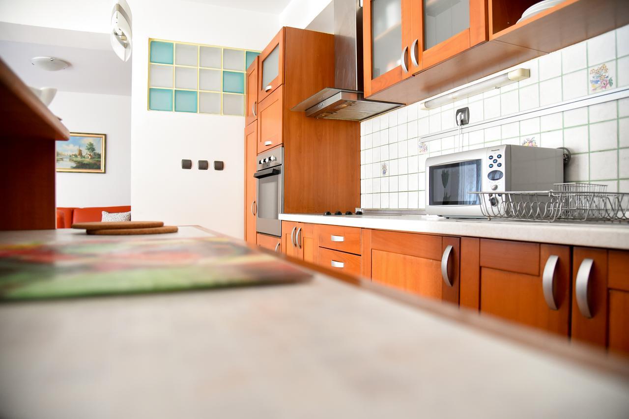 3 Bedroom Home With Parking Garage In The Heart Of Escópia Exterior foto