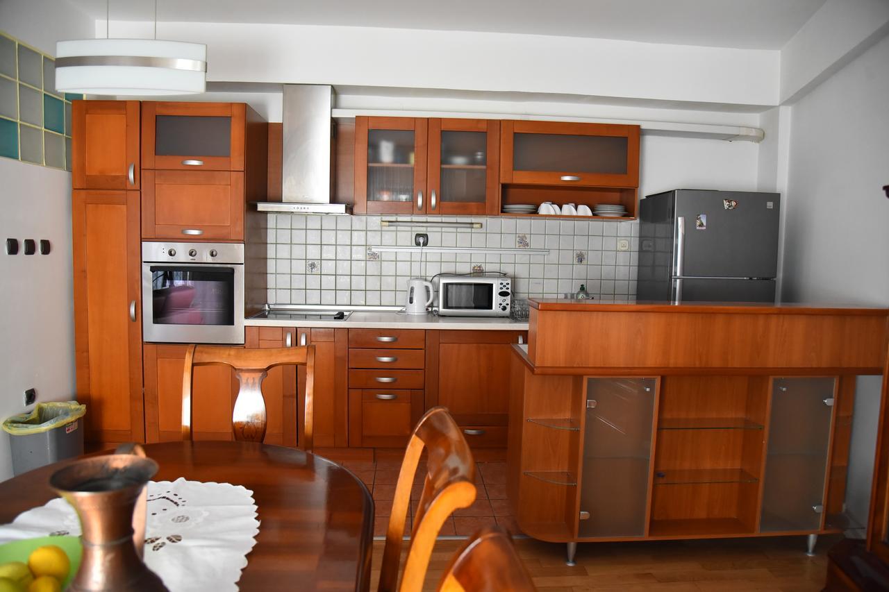 3 Bedroom Home With Parking Garage In The Heart Of Escópia Exterior foto