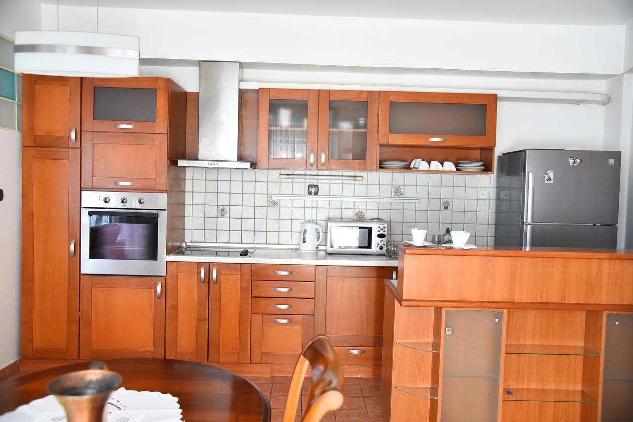3 Bedroom Home With Parking Garage In The Heart Of Escópia Exterior foto