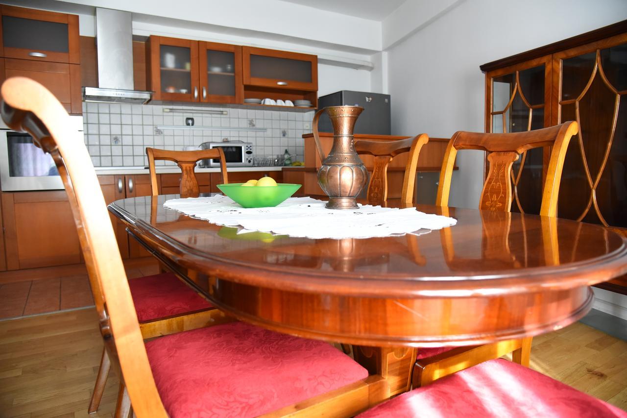 3 Bedroom Home With Parking Garage In The Heart Of Escópia Exterior foto